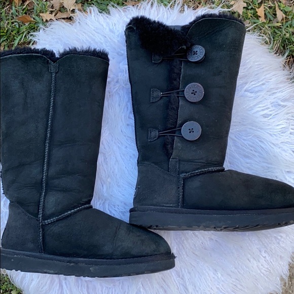 UGG BAILEY BUTTON TRIPLET SHEARLING BOOTS BLACK - Picture 1 of 14